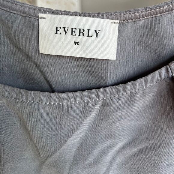 Everly Womens Grey Tank Top Cami Cap Flutter Sleeves Straps Size Medium - Picture 6 of 8